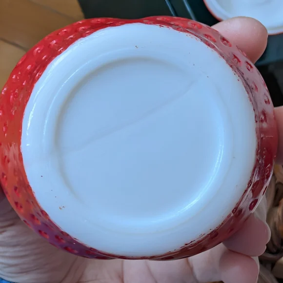 Vtg Milk Glass Strawberry Jar - Picture 8 of 13